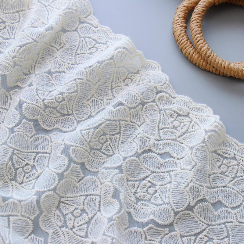Sewing Thread In Textile - Katoenen draad geborduurd zacht tule kant