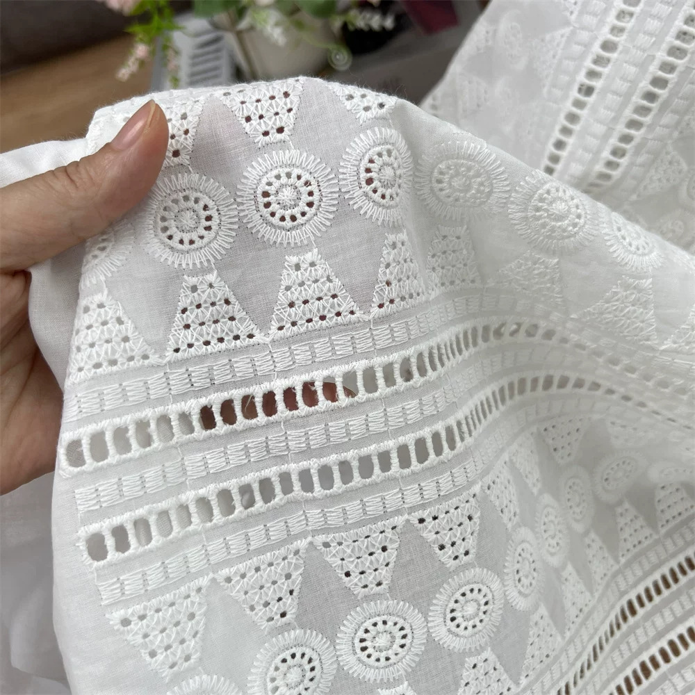 Sewing Eyelet Fabric - Witte katoenen stof met oogjes voor