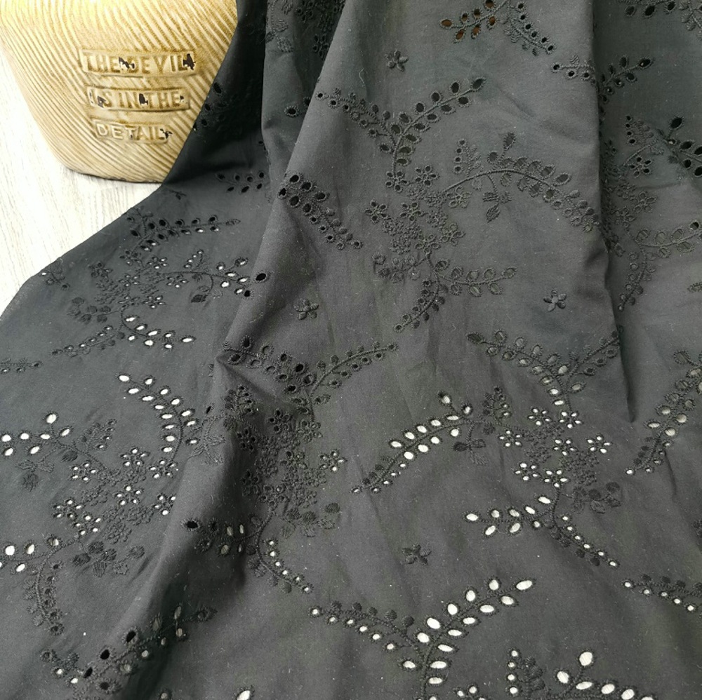 Sewing Eyelet Fabric - Hoogwaardige zwarte uitgeholde geborduurde bloemenkantstof 100%