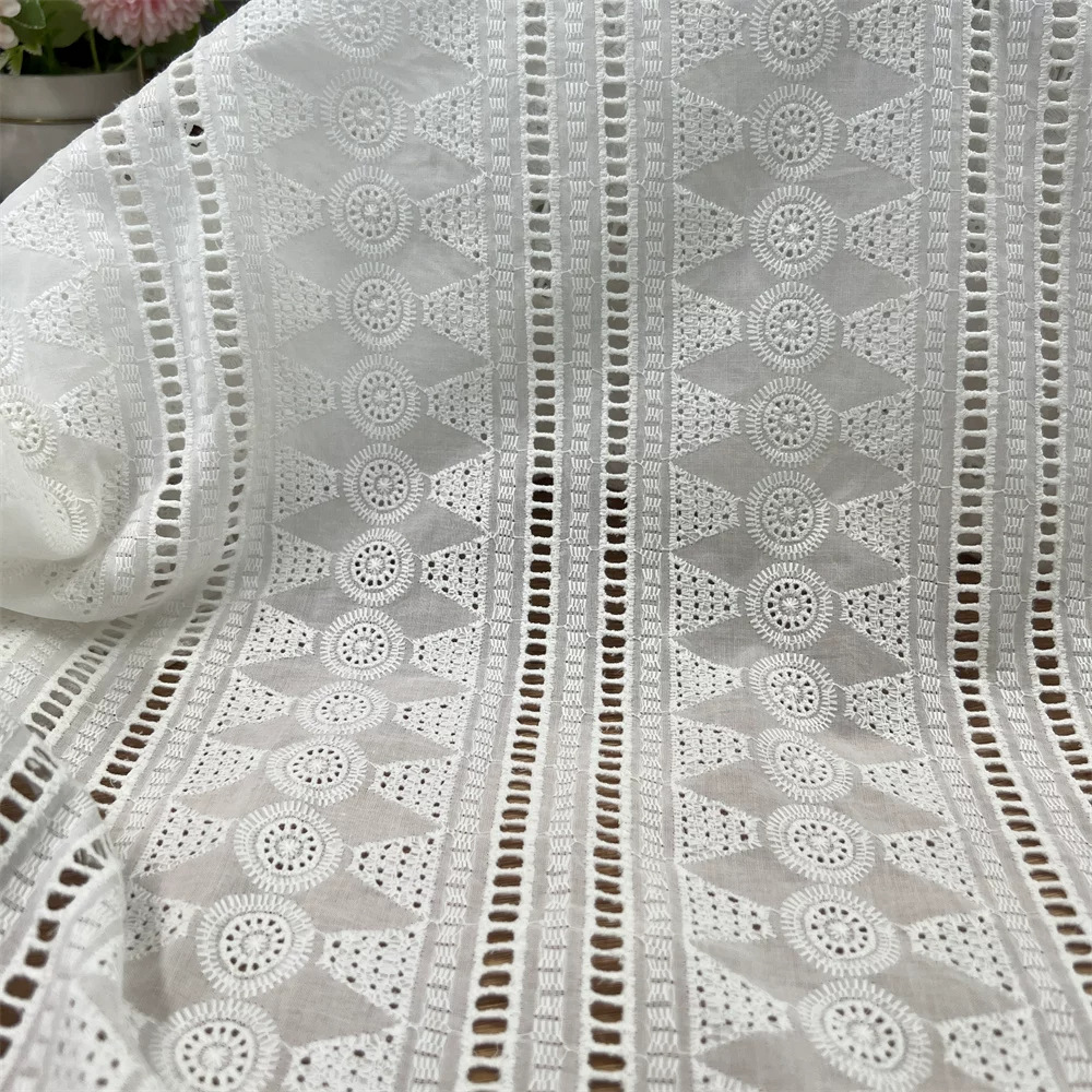 Witte katoenen stof met oogjes - Sewing Eyelet Fabric recensie en prijs